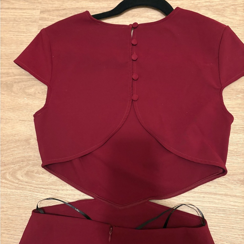 Lulus Burgundy Open-Back Maxi Gown – NWOT, Elegant Slit, Never Worn - Picture 6 of 10
